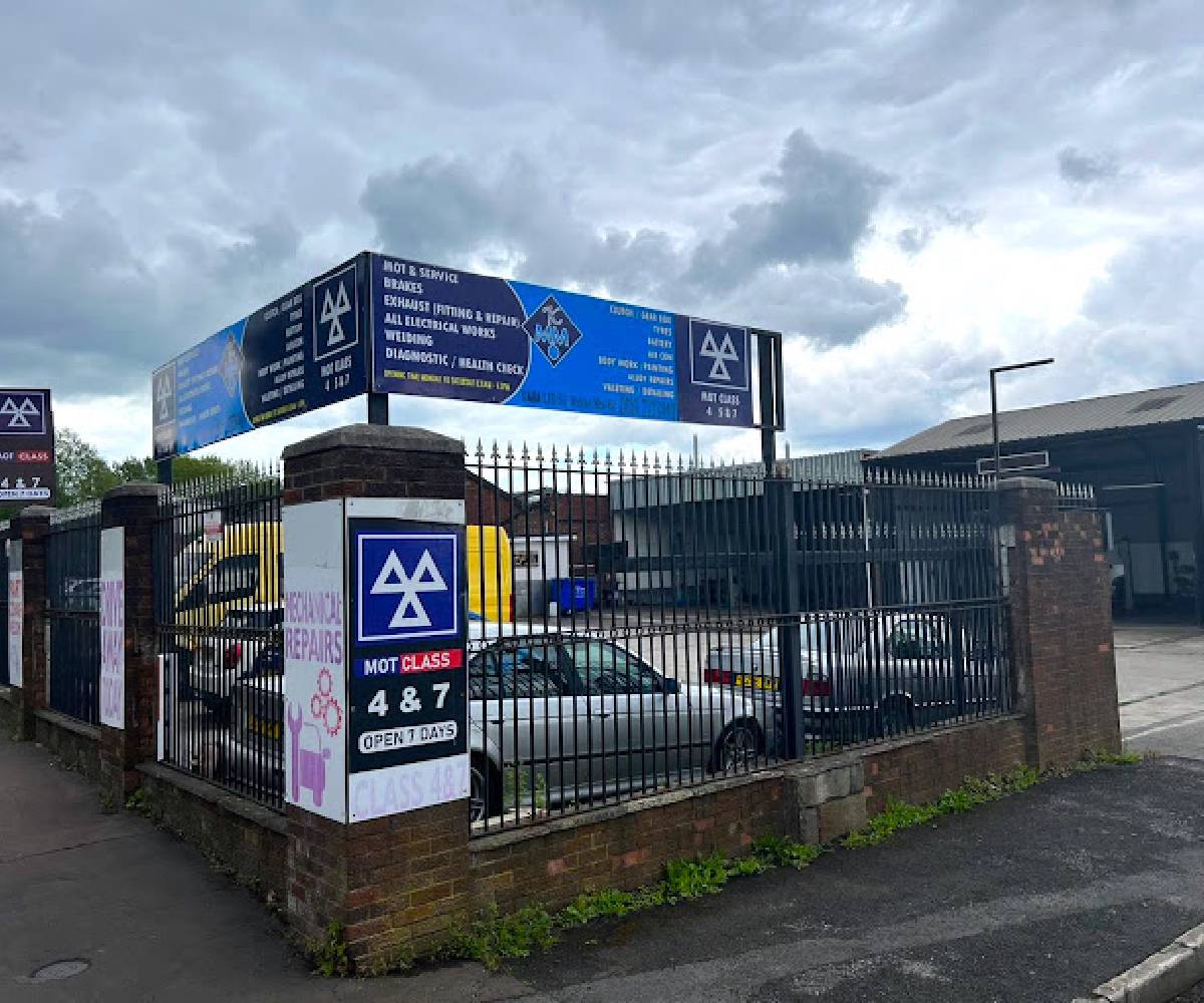 Mots and vehicle mechanics in Clayton and Manchester.